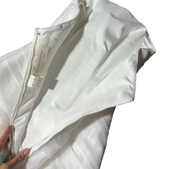 Allure Bridal P840 White A-Line Wedding Strapless Tiered Size 8 $1700 Retail - Picture 10 of 11